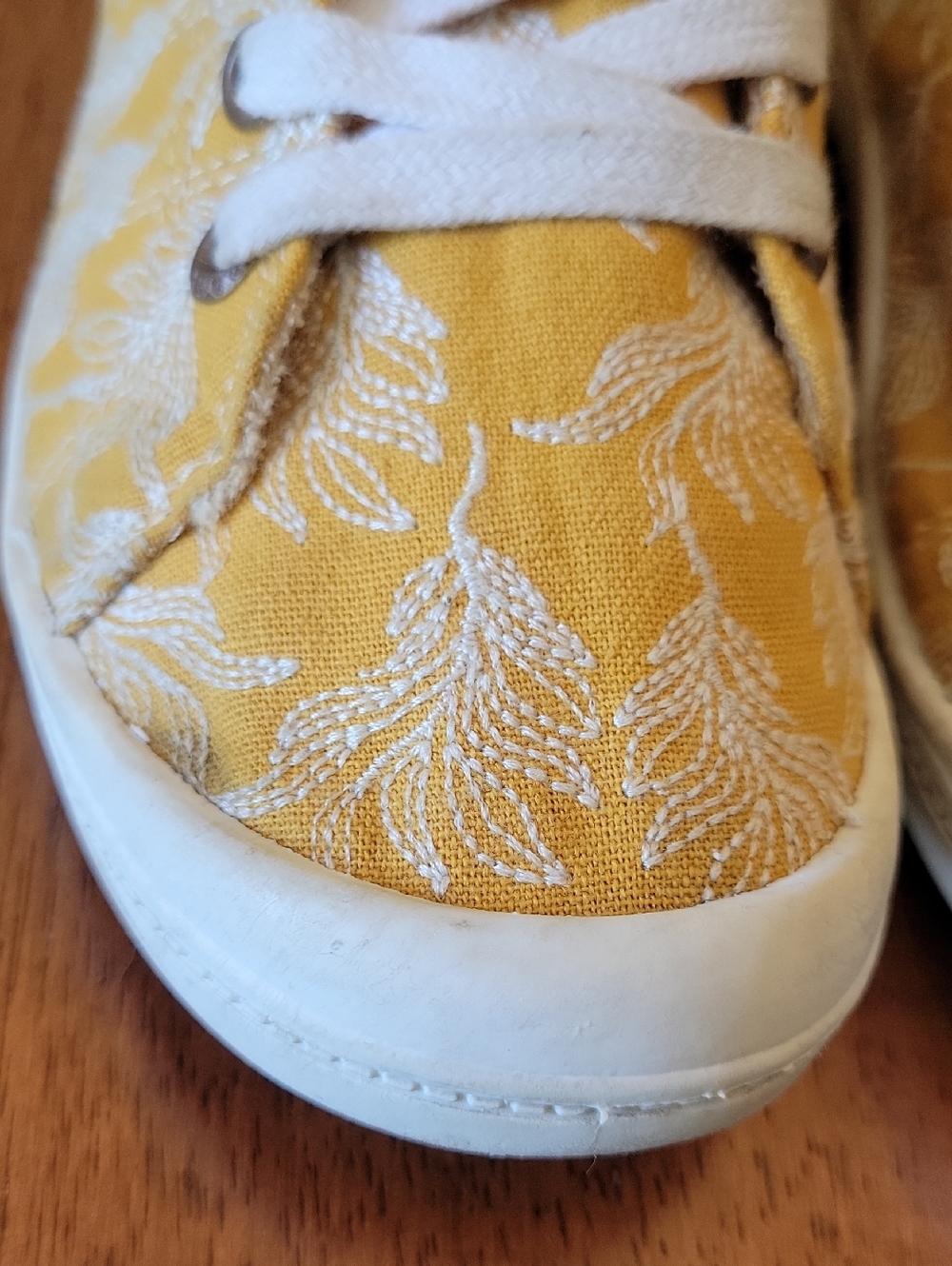 Roxy Surf Yellow Floral Sneaker | 8.5 - Picture 11 of 12